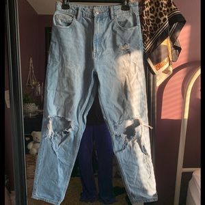 ❌ SOLD ❌ Zara high rise ripped denim jeans